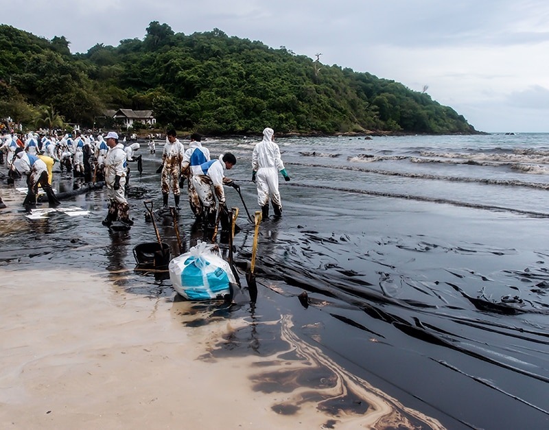 Microbes to Clean Up Oil Spill in the Ocean"
